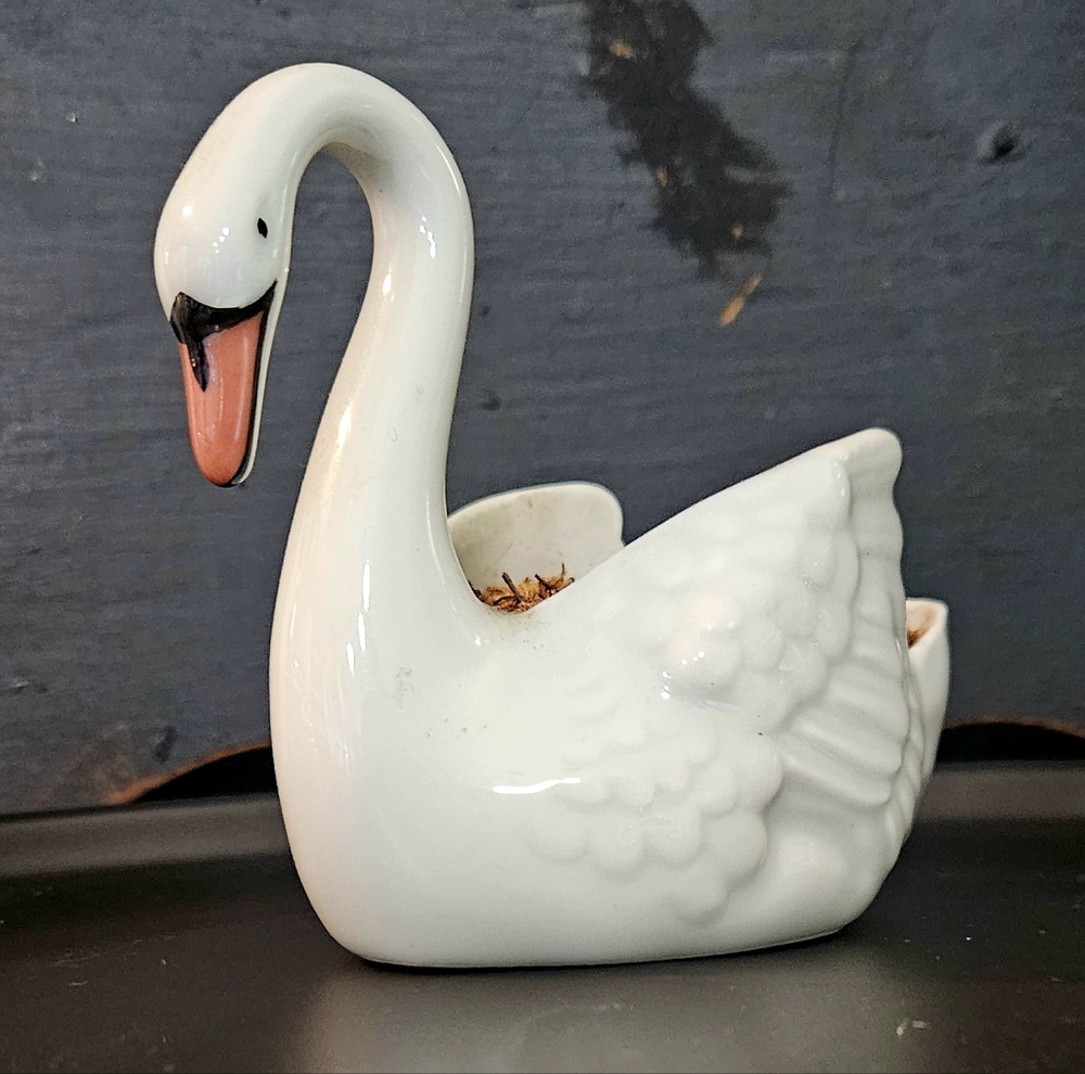Sweet Little Limoges Swan w/ Florist Foam & Moss 3.5"